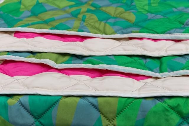 The Daisy Everywhere Blanket - Waterproof and Oeko TEX® Standard 100 - Image 8