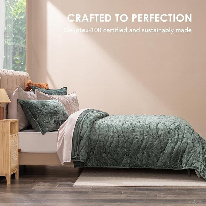 EverGrace Luxury Wave Crushed Velvet Quilt Set, Queen Size, Dark Green | Luxurious Soft, Lightweight Velvet Comforter, Cozy Plush Oversized Bedspread Coverlet for All Season, with 2 Shams - Image 3