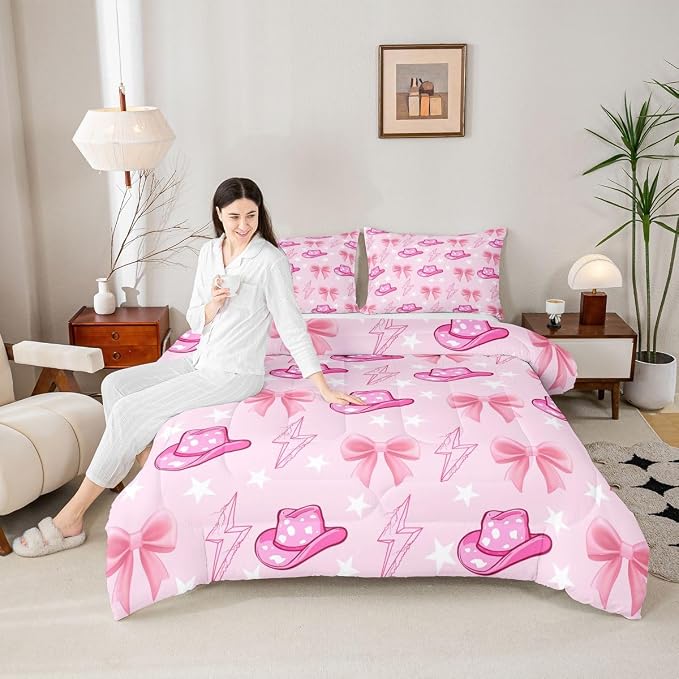 Manfei Cowgirl Pink Comforter Queen,Western Pink Hat Bowknot Girly Quilt Comforter with 2 Pillowcases for All Season Bedroom,Farm Life Star Lightweight Bedding Set Comfortable,Soft and Breathable by Manfei