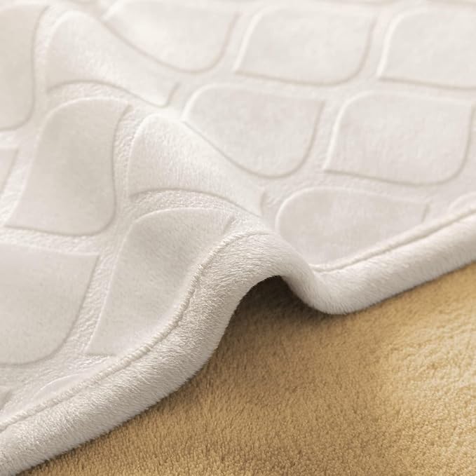 fuguitex Waterproof Dog Blanket Bed Cover Dog Crystal Velvet Moroccan Fuzzy Cozy Plush Pet Blanket Throw Blanket for Couch Sofa(30 * 70 inch, Cream+Sand) - Image 3