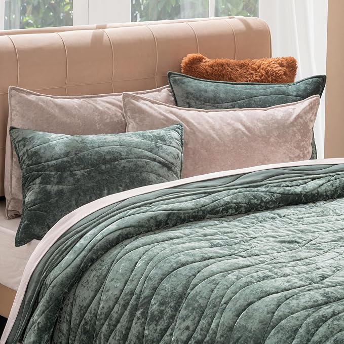 EverGrace Luxury Wave Crushed Velvet Quilt Set, King Size, Dark Green | Luxurious Soft, Lightweight Velvet Comforter, Cozy Plush Oversized Bedspread Coverlet for All Season, with 2 Shams - Image 8