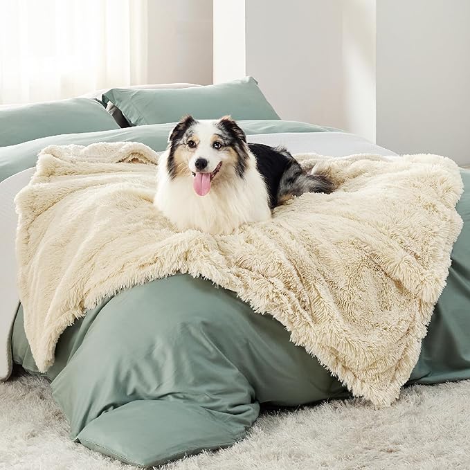 Bedsure Waterproof Dog Blankets for Large Dogs, Fluffy Faux Fur, 50×60" | Plush Fuzzy Reversible Pet Blankets for Couch and Dog Bed, Soft Calming Throw Cat Blanket Washable, Dog Gift, Cream White by Unknown