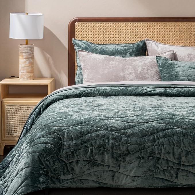 EverGrace Luxury Wave Crushed Velvet Quilt Set, King Size, Dark Green | Luxurious Soft, Lightweight Velvet Comforter, Cozy Plush Oversized Bedspread Coverlet for All Season, with 2 Shams - Image 4