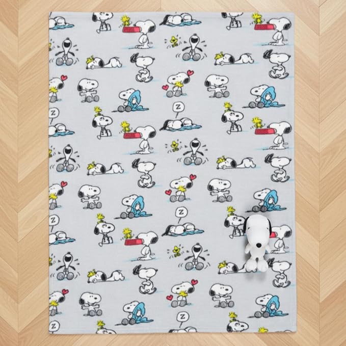Peanuts Snoopy Pet Throw & Squeaky Pillow Set, Stimulating Toy As Gifts for Puppies, Cats, Dogs, (Officially Licensed) By Franco - Image 6