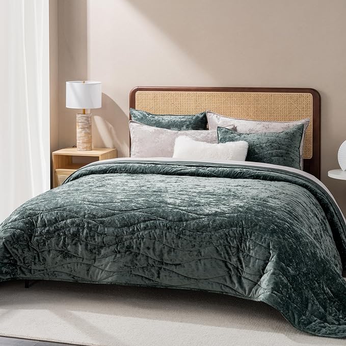 EverGrace Luxury Wave Crushed Velvet Quilt Set, King Size, Dark Green | Luxurious Soft, Lightweight Velvet Comforter, Cozy Plush Oversized Bedspread Coverlet for All Season, with 2 Shams by EverGrace