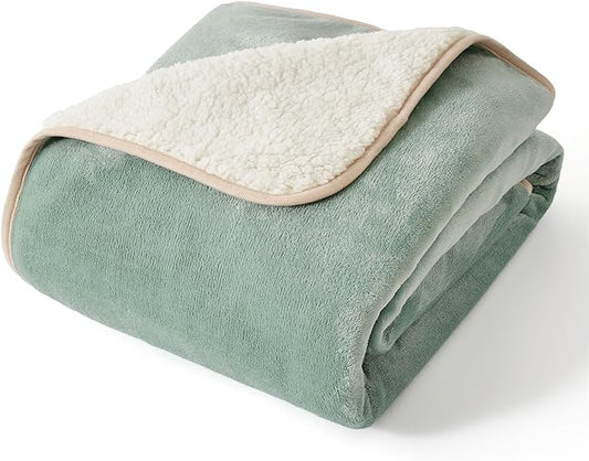 Bedsure Waterproof Dog Blankets for Small Dogs Soft Cat Blanket Warm,25X35 | Washable Plush Sherpa Fleece Puppy Blanket for Couch Protector, Reversible Cozy Calming Throw for Pet Indoor,Light Green by Unknown