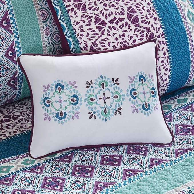 Intelligent Design Joni Cozy Daybed Cover Set - Casual Boho Pieced Design, Modern All Season Bedding Set with Bedskirt, Matching Shams, Decorative Pillow, 39"x75", Purple 6 Piece - Image 7